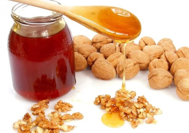 Una mezcla de miel y nueces una receta simple que aumenta la potencia. 